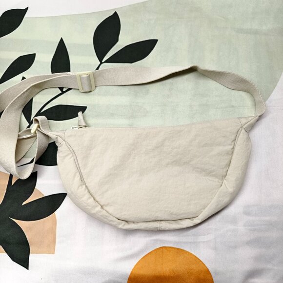 ALO Yoga Black Crossbody Bag with Minimalist Design - Picture 2 of 3